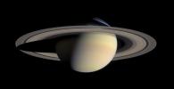 Saturn_from_Cassini_Orbiter_(2004-10-06).jpg